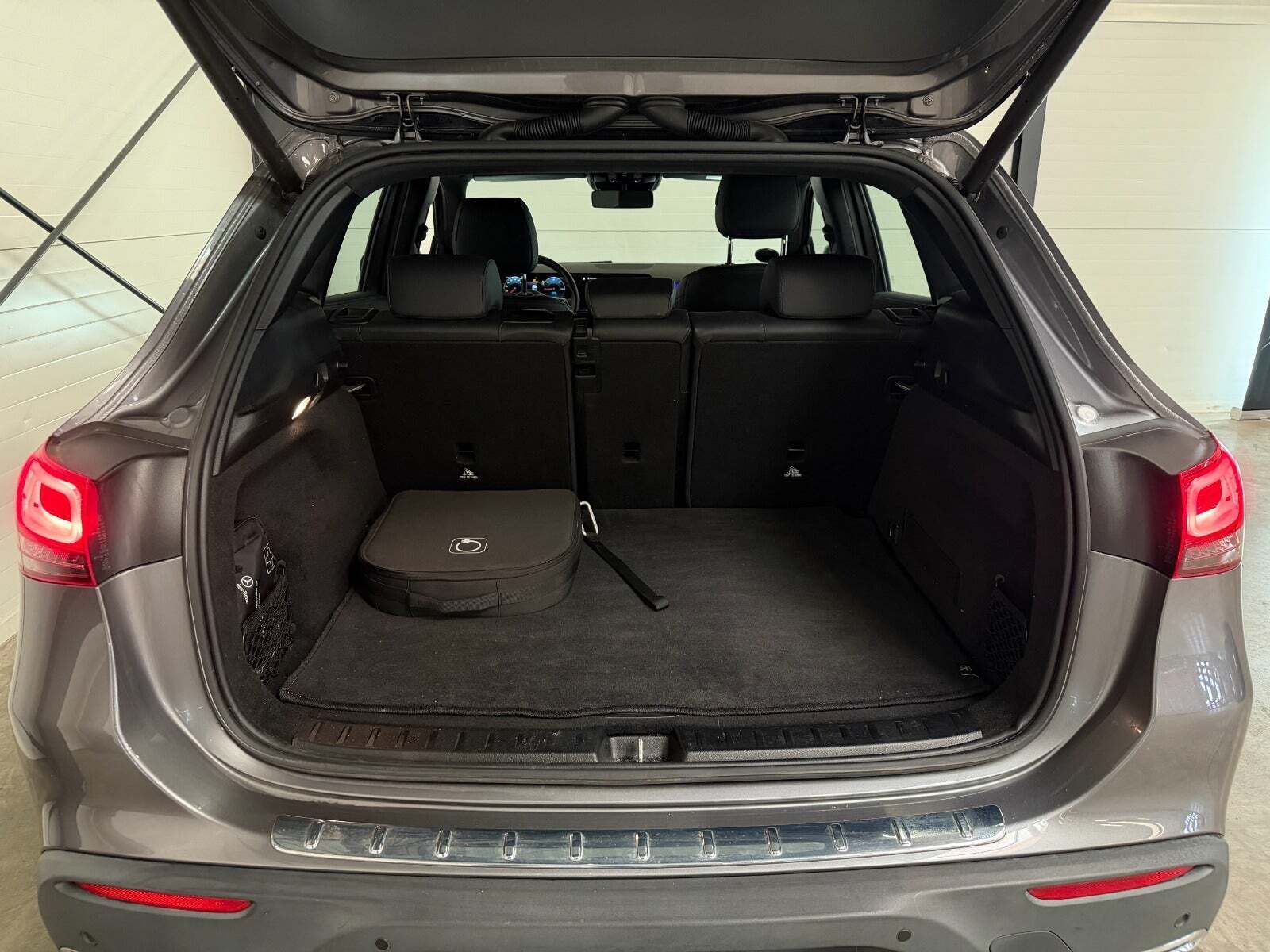 Sort Mercedes EQA250 fra 2023