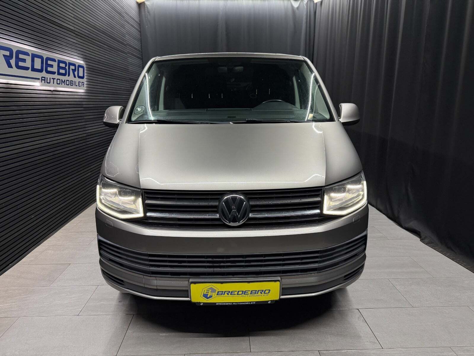VW Transporter 2,0 TDi 180 Kassevogn DSG lang