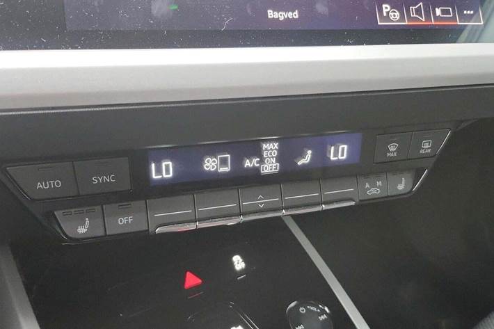 Grå Audi Q4 e-tron fra 2023