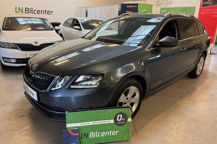 Grå Skoda Octavia fra 2020 set udefra