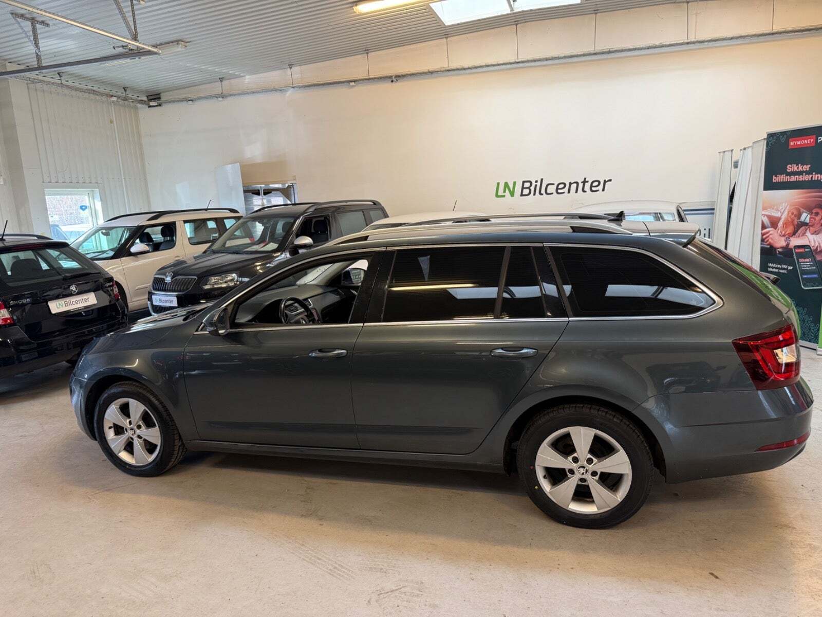 Grå Skoda Octavia fra 2020