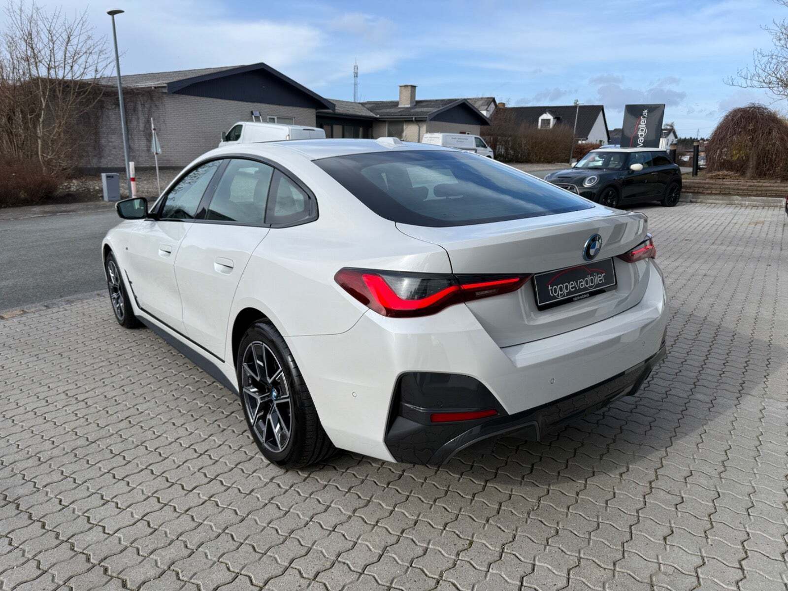 Hvid BMW i4 fra 2024