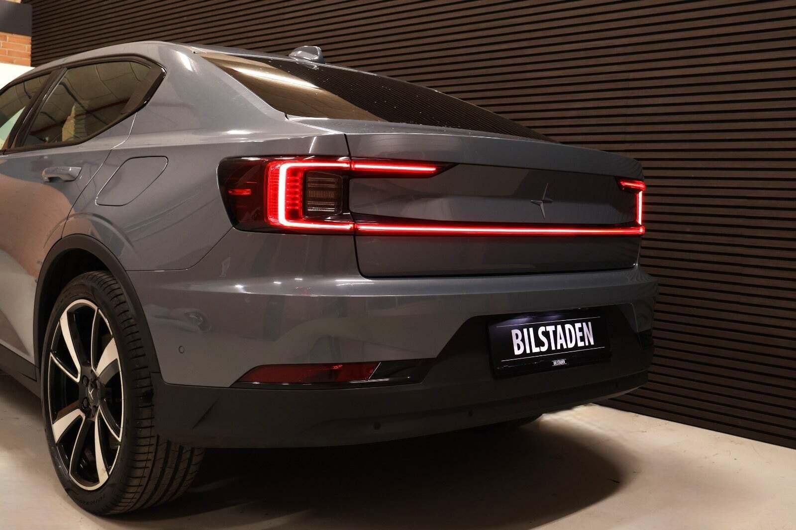 Grå Polestar 2 fra 2021