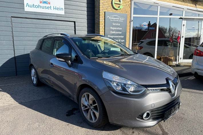 Grå Renault Clio IV fra 2015