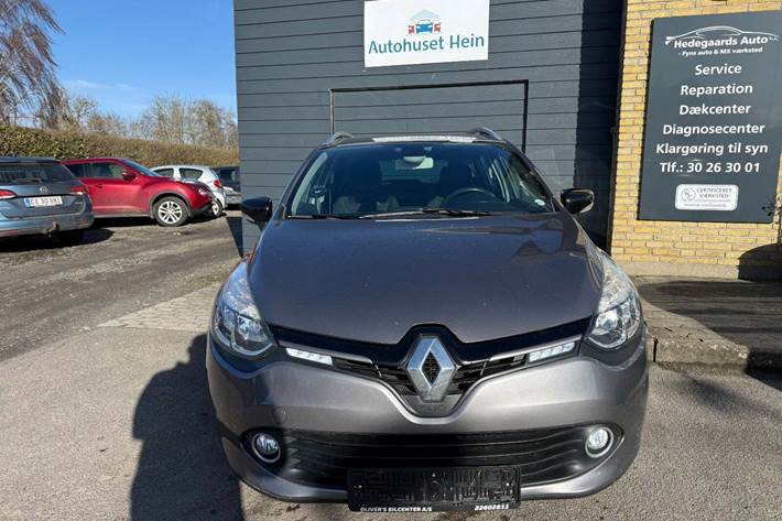Grå Renault Clio IV fra 2015