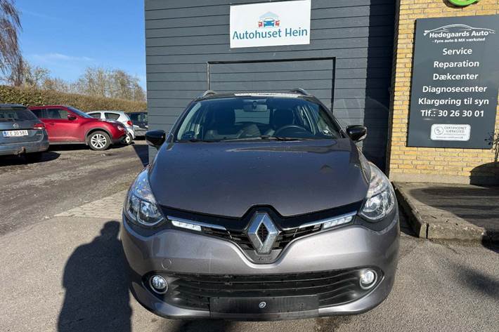 Grå Renault Clio IV fra 2015