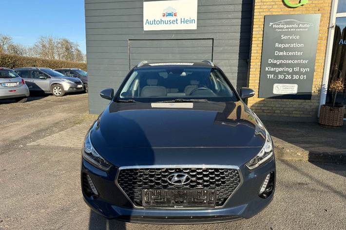 Blå Hyundai i30 fra 2017