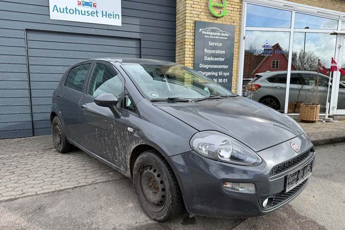 Grå Fiat Punto fra 2015