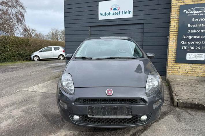Grå Fiat Punto fra 2015