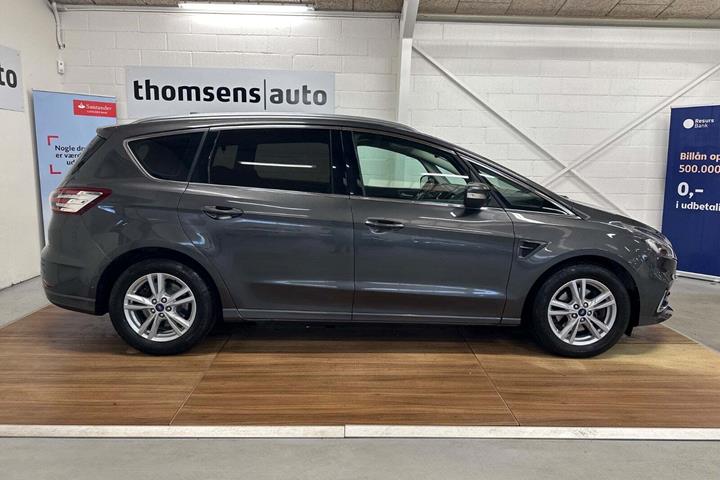 Grå Ford S-MAX fra 2020