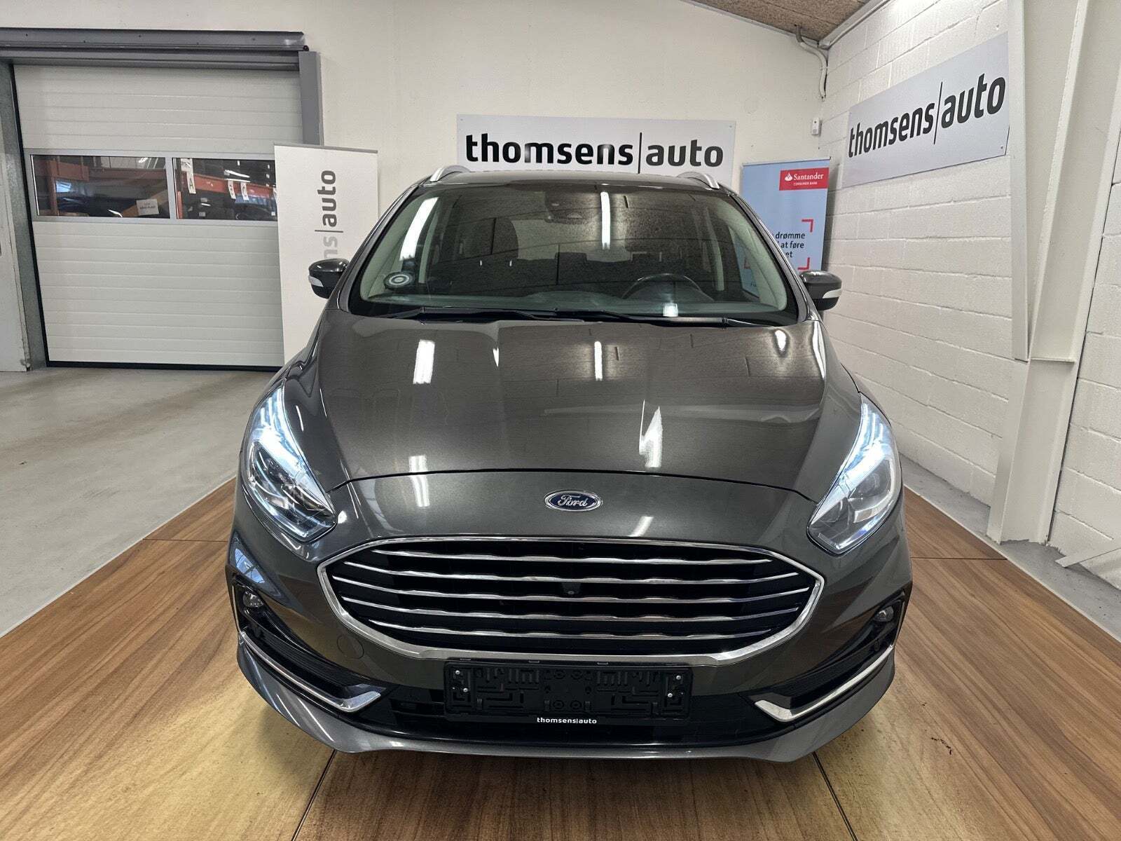 Grå Ford S-MAX fra 2020