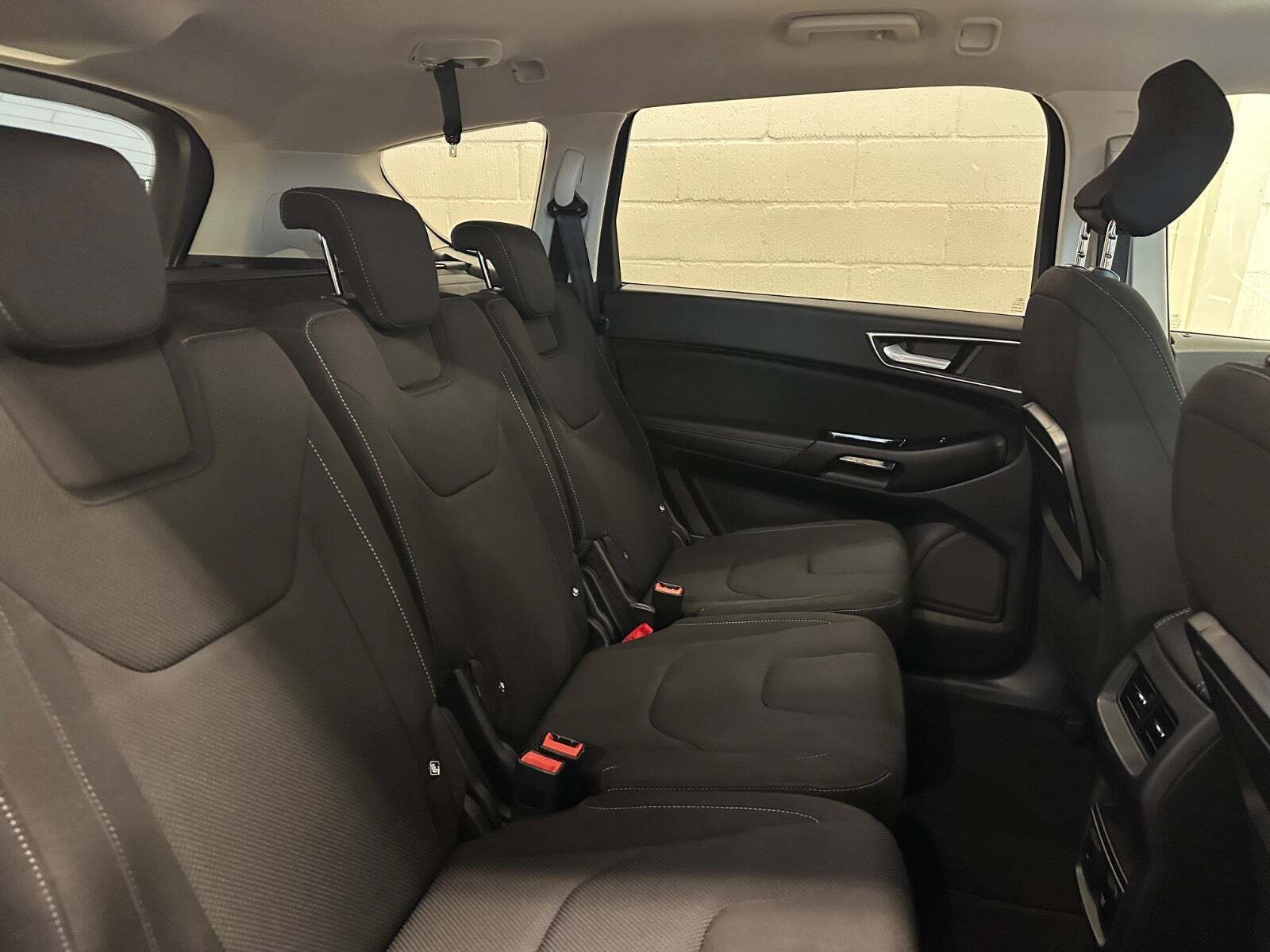 Grå Ford S-MAX fra 2020