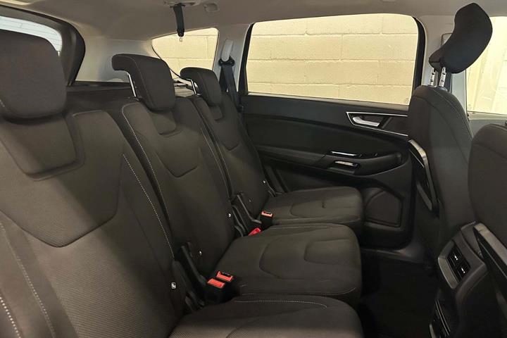 Grå Ford S-MAX fra 2020