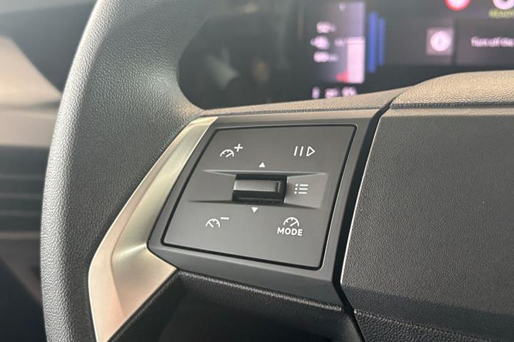 Blå Opel Frontera fra 2025 set indefra