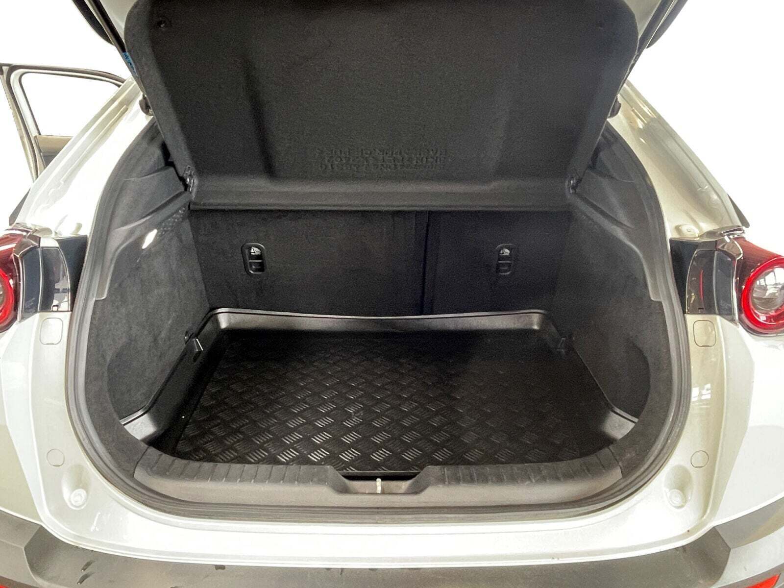 Sølv Mazda MX-30 fra 2021