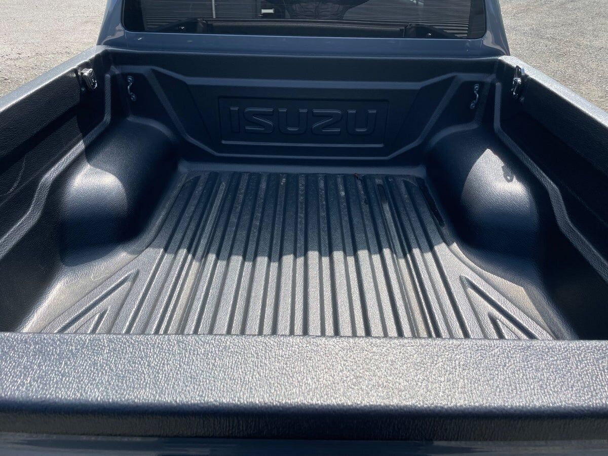 Sort Isuzu D-Max fra 2025