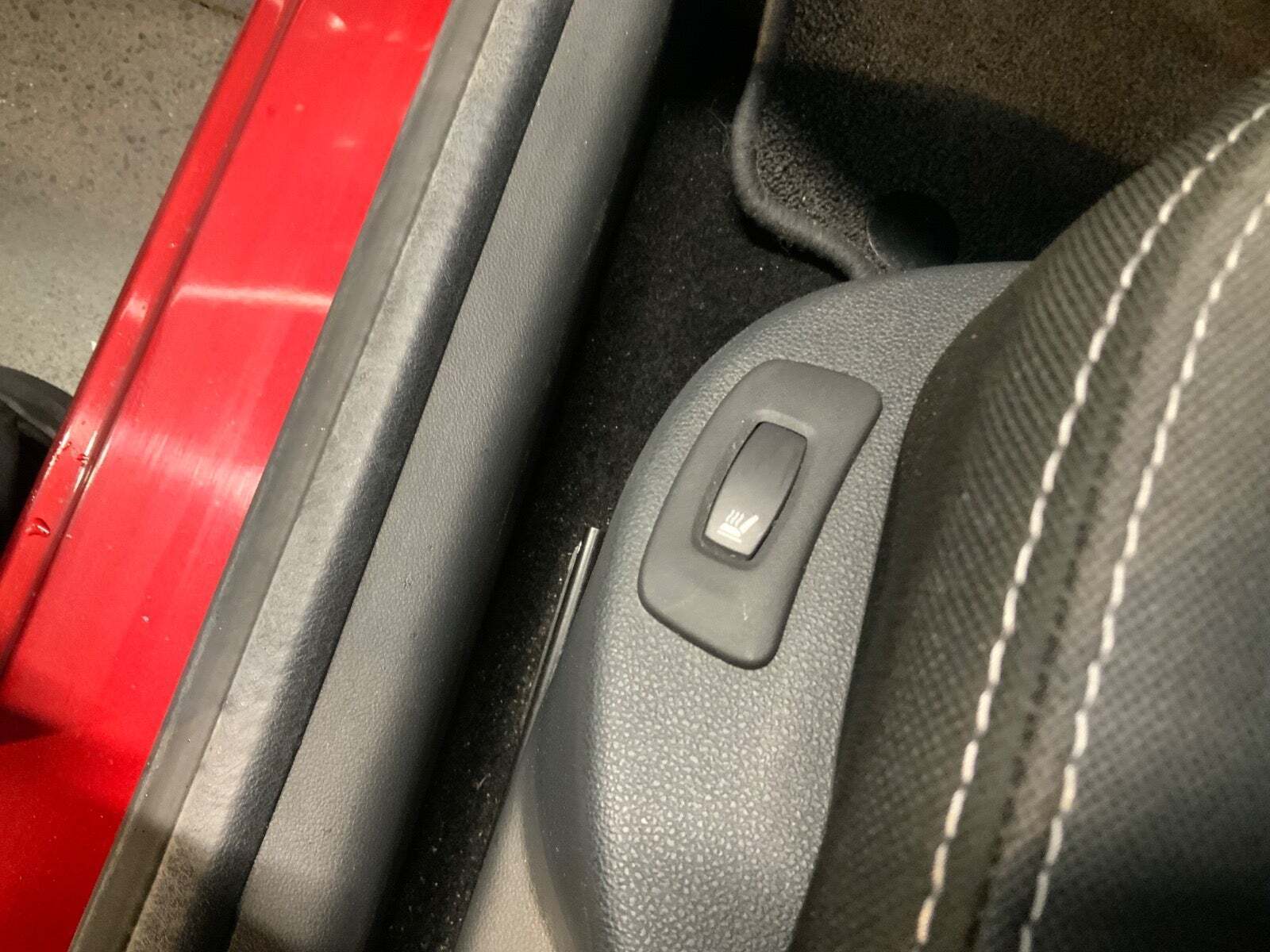 Rød Renault Clio IV fra 2018