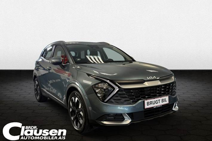 Sølv Kia Sportage fra 2022 set udefra