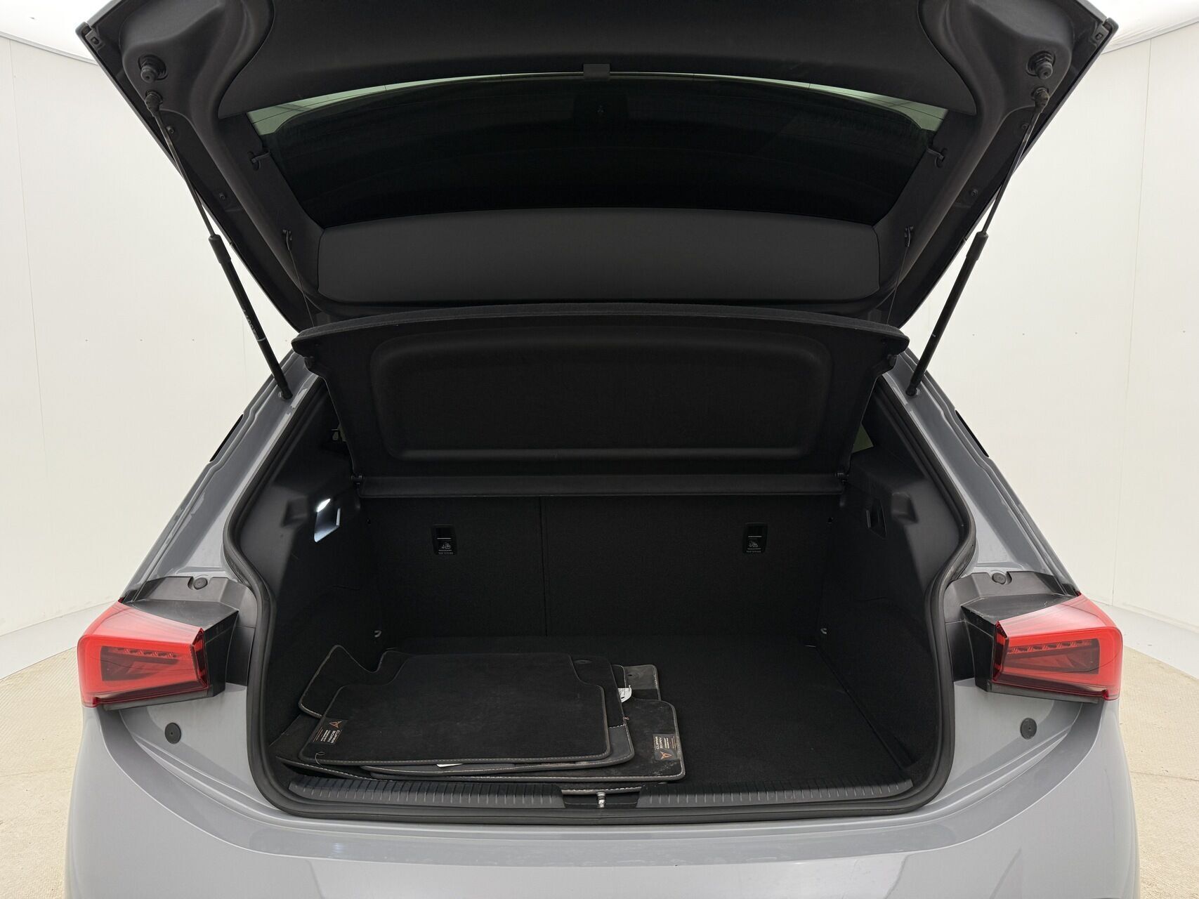 Grå Cupra Born fra 2022