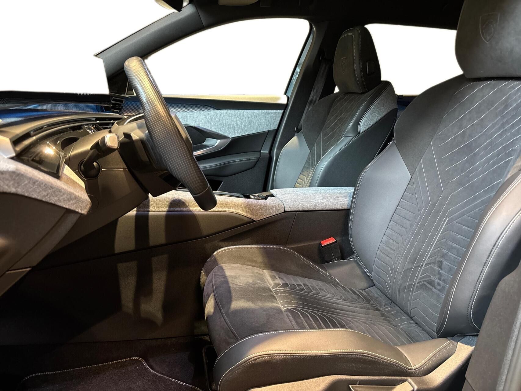 Peugeot e-5008 EL GT 210HK 5d Aut.