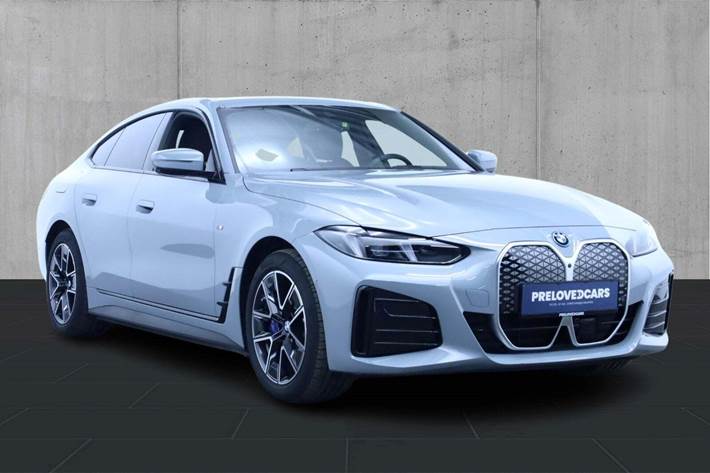 Grå BMW i4 fra 2024