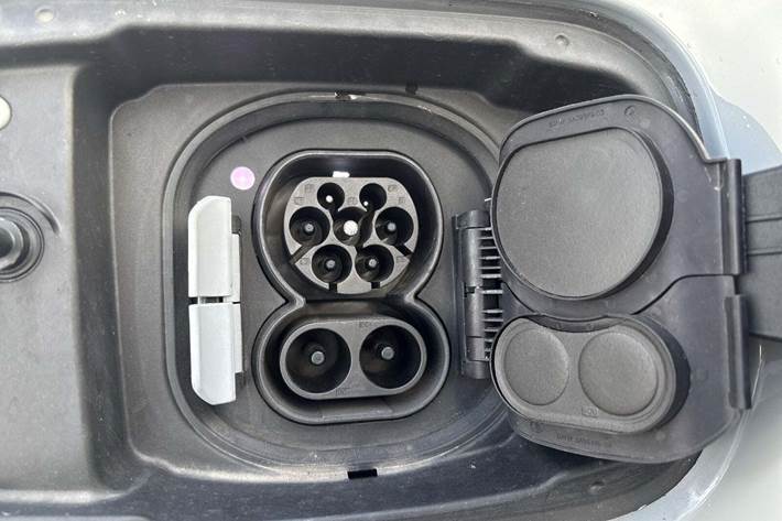 Grå BMW i4 fra 2024