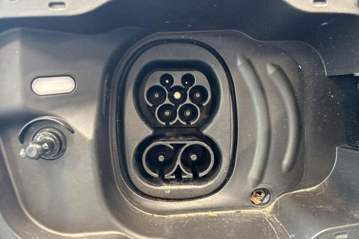 Blå Ford Capri fra 2025