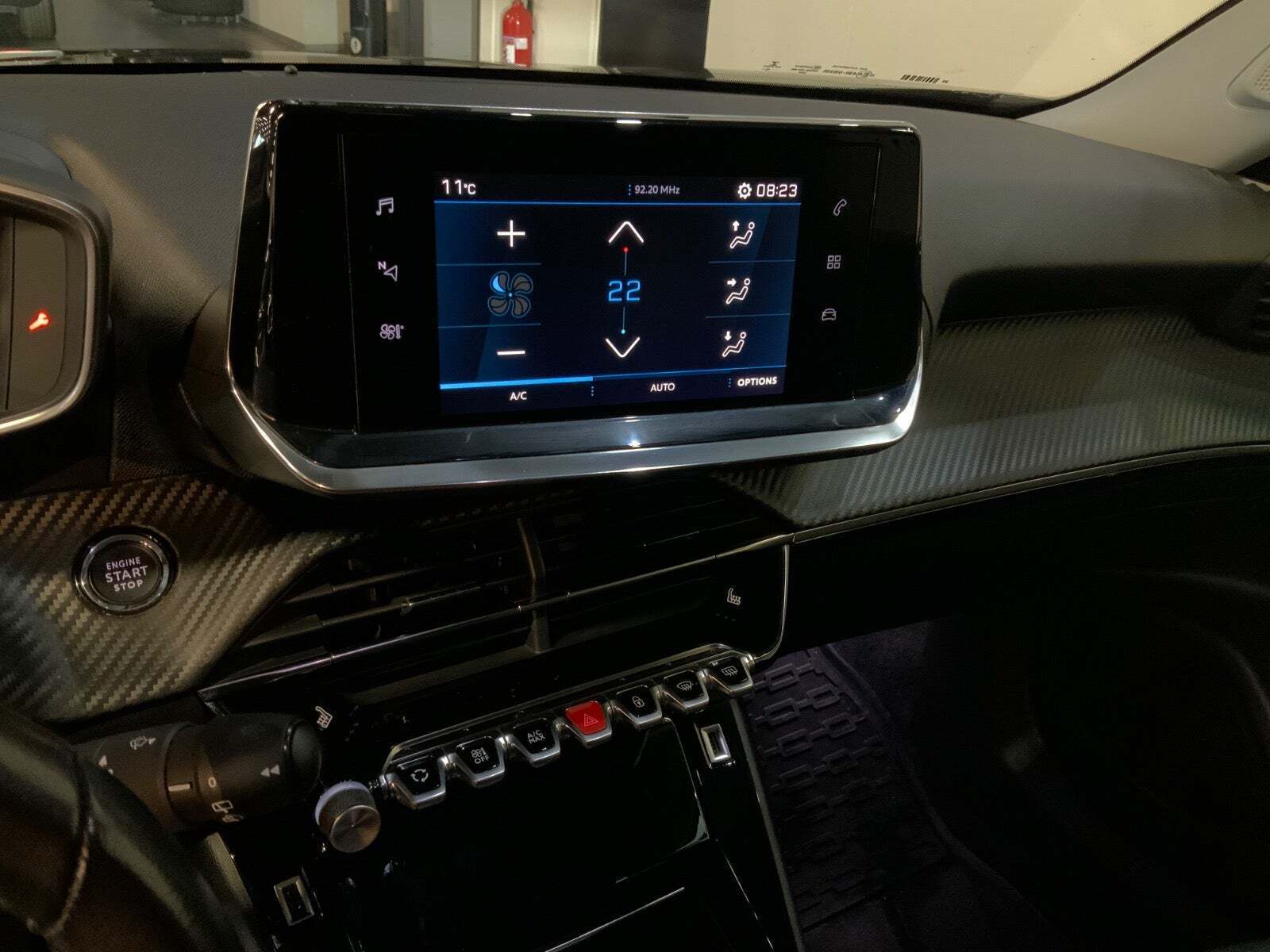 Sort Peugeot 2008 fra 2020