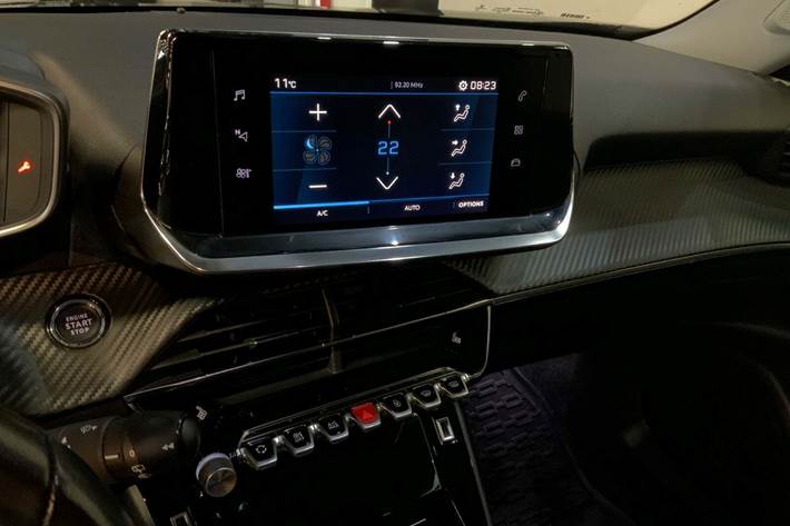 Sort Peugeot 2008 fra 2020