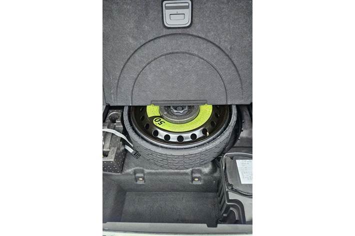 Grå Audi e-tron fra 2019