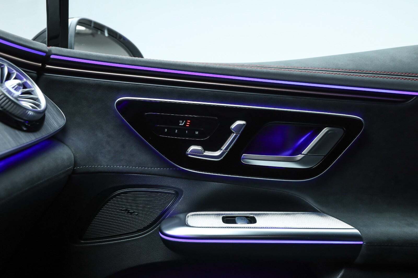 Grå Mercedes EQE350 fra 2024