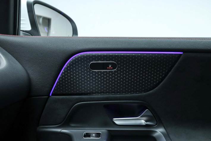 Hvid Mercedes EQA250+ fra 2025