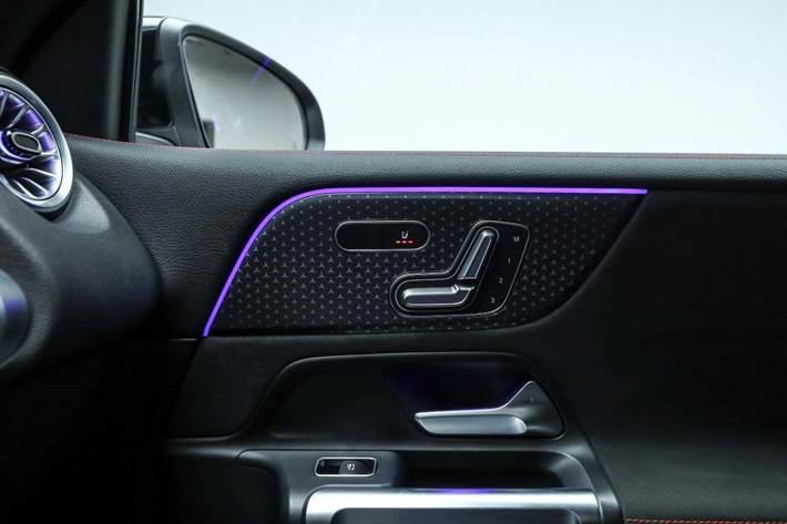 Sort Mercedes EQB250+ fra 2025