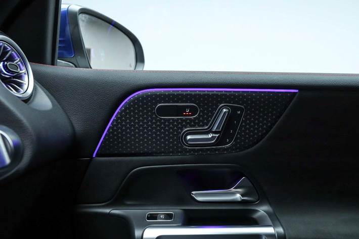 Blå Mercedes EQB250+ fra 2026