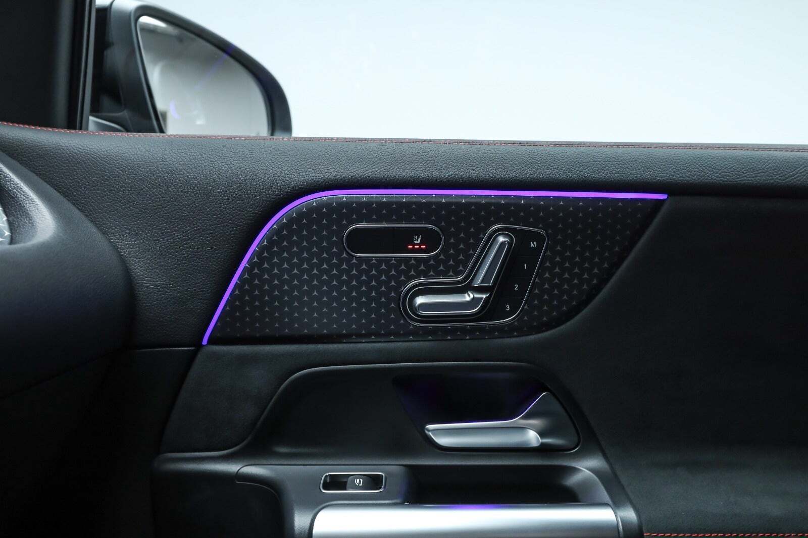 Blå Mercedes EQA350 fra 2025