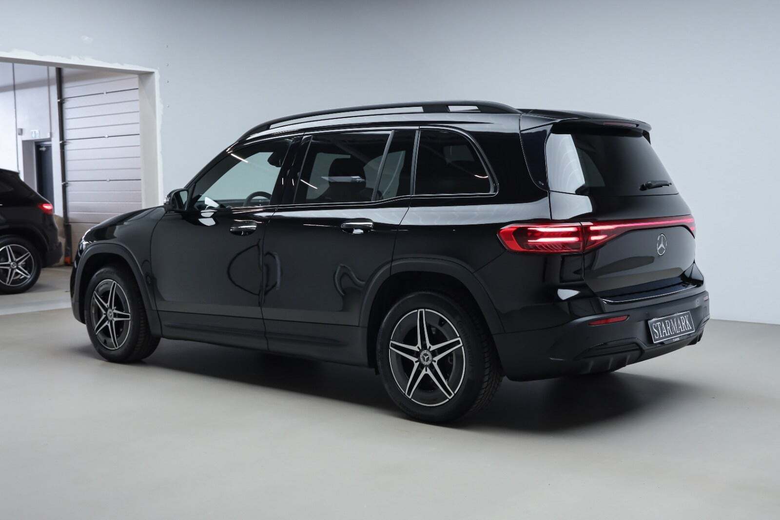 Sort Mercedes EQB250+ fra 2026