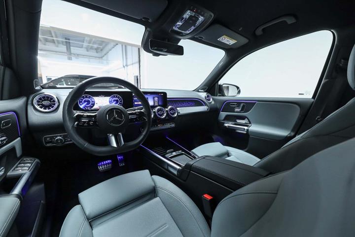 Sort Mercedes EQB250+ fra 2026
