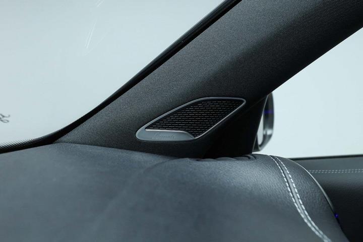 Sort Mercedes EQB250+ fra 2026