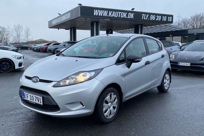Sølv Ford Fiesta fra 2011