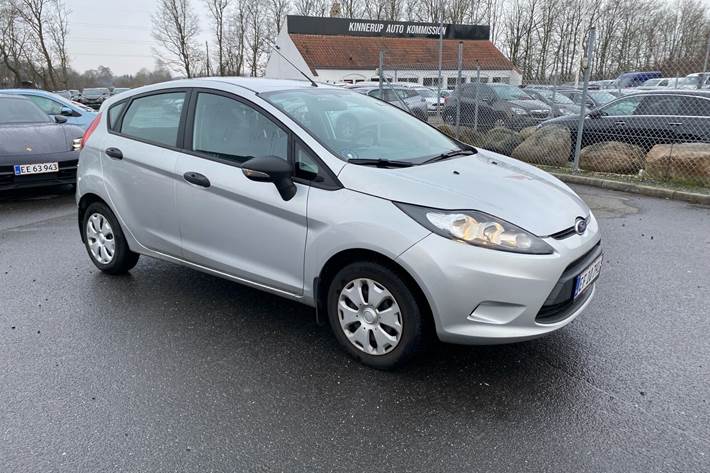 Sølv Ford Fiesta fra 2011