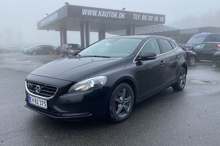 Sort Volvo V40 fra 2015
