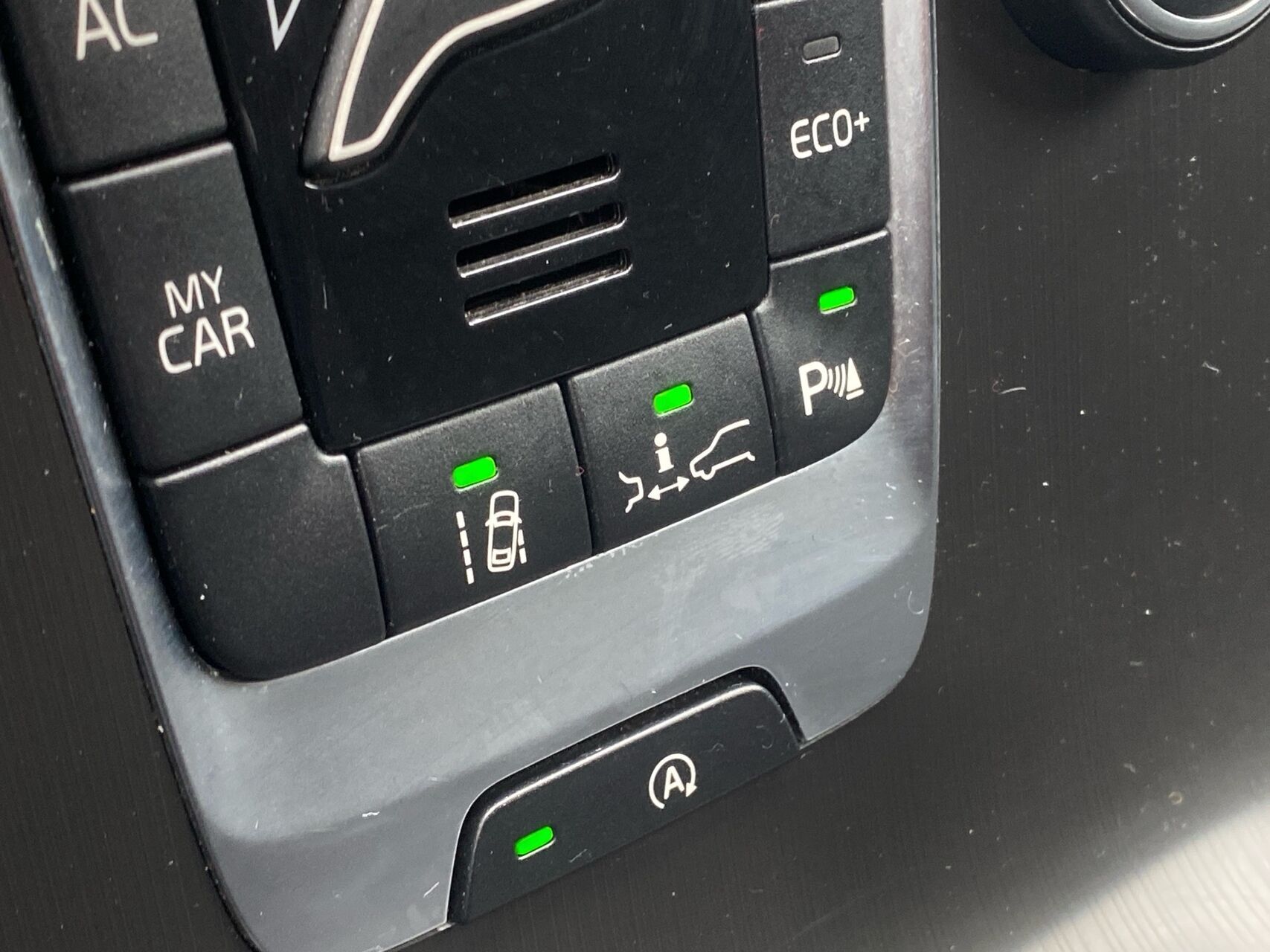 Sort Volvo V40 fra 2015