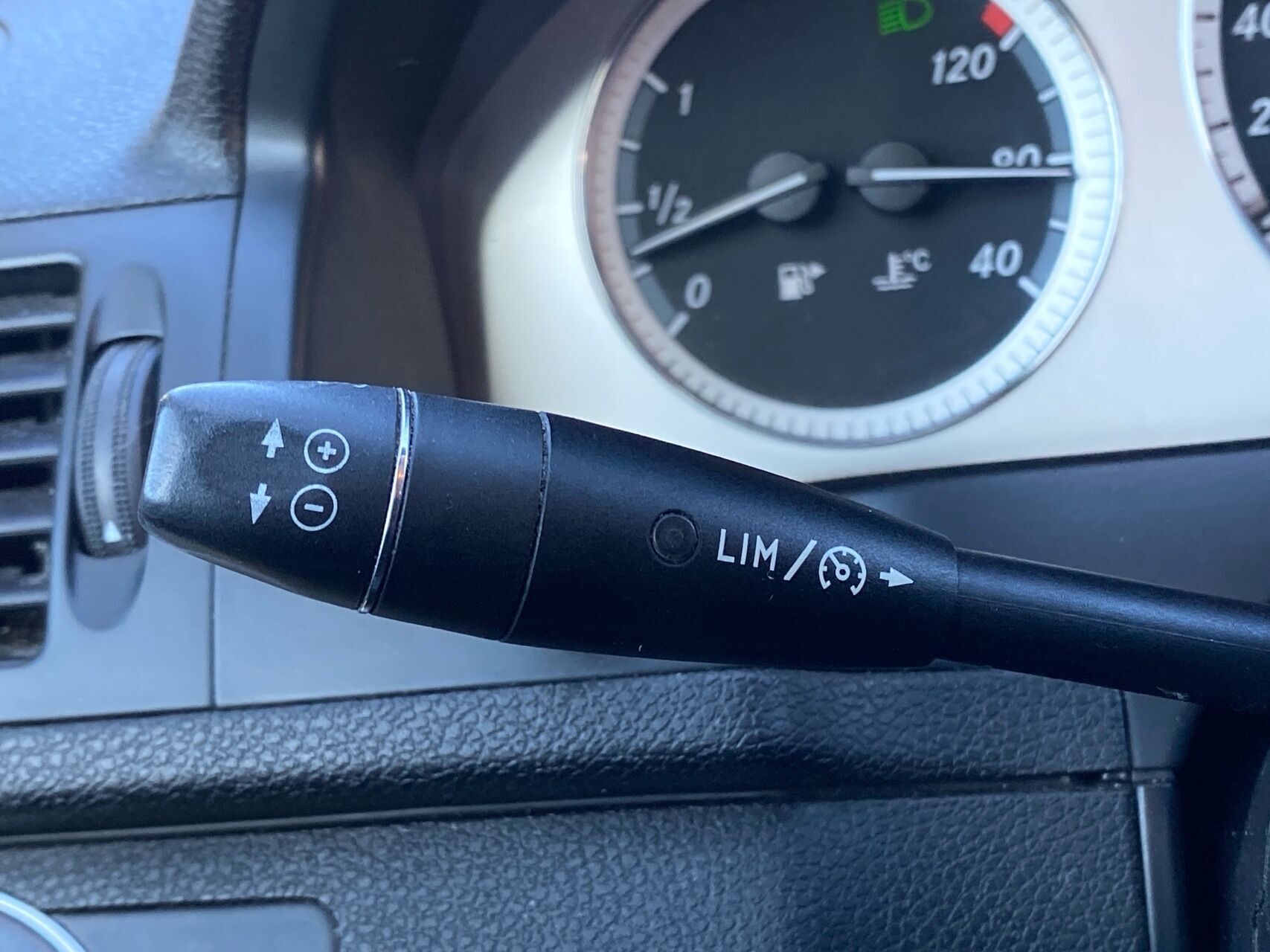 Sølv Mercedes C220 d fra 2008