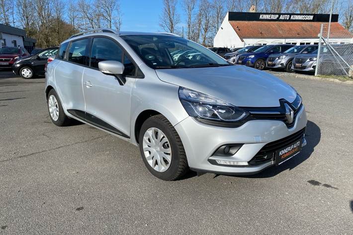 Sølv Renault Clio fra 2017