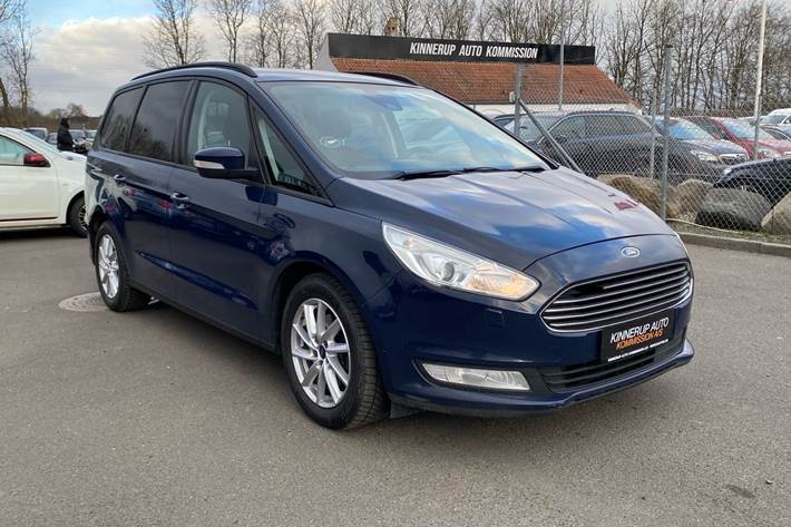 Blå Ford Galaxy fra 2016