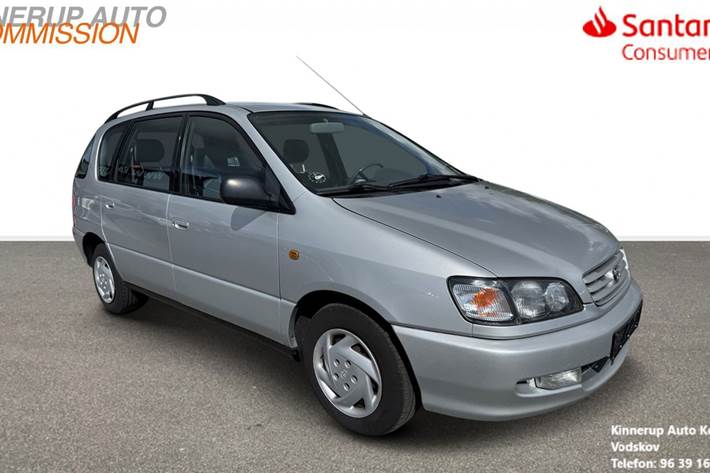 Sølv Toyota Picnic fra 1999