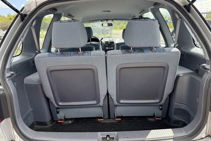 Sølv Toyota Picnic fra 1999