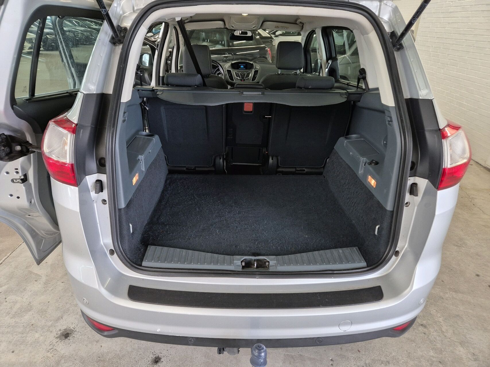 Sølv Ford Grand C-Max fra 2014