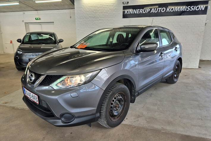Grå Nissan Qashqai fra 2014