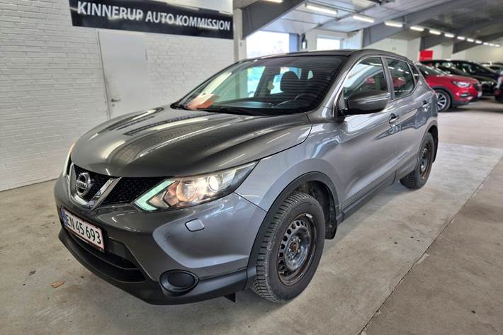 Grå Nissan Qashqai fra 2014